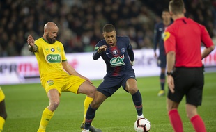 Nicolas Pallois face à Kylian Mbappé.