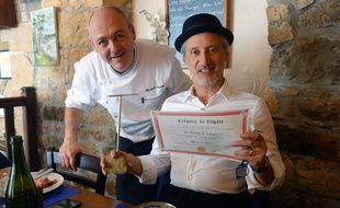 Le meilleur crêpier de Bretagne Christophe Beuriot, ici aux côtés d'Antoine de Caunes.