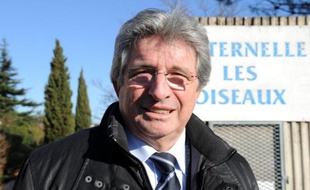 Raymond Couderc, le sénateur-maire (UMP) de Béziers, a annoncé samedi soir qu'il ne briguerait pas un quatrième mandat lors des élections municipales de 2014, laissant sa place à un proche, le député (UMP) de l'Hérault Elie Aboud.