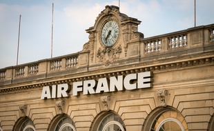 Le 23 juillet 2018, à Paris (7e). La devanture de l'agence Air France Invalides, 2, rue Robert-Esnault-Pelterie.