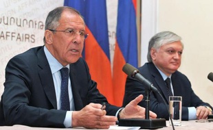 Le ministre russe des Affaires étrangères, Sergueï Lavrov, a mis jeudi en garde les Occidentaux contre les "menaces et ultimatums" à l'encontre de la Syrie, au moment où le Conseil de sécurité de l'ONU prépare une déclaration sur le conflit syrien.