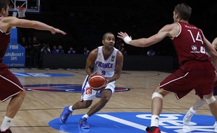 Tony Parker lors de France-Lettonie le 15 septembre 2015.