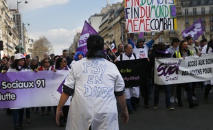 Une manifestation contre le pouvoir d'achat et la défense du service public, le 19 mars 2019, à Paris.