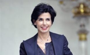 La ministre de la Justice, Rachida Dati, a donné naissance vendredi à une fille, prénommée Zohra, dans une clinique de la région parisienne.