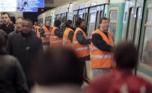 Les différents réseaux de transports publics connaissaient des perturbations mais n'étaient pas paralysés pour la première grande mobilisation sociale depuis le déclenchement de la crise.