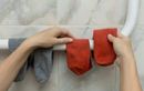 Stoppez l’humidité dans la salle de bain : comment une simple chaussette peut faire des miracles