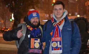 Les Ukrainiens Ruslan et Igor se sont retrouvés mercredi pour assister, pour la première fois de leur vie, à un match de leur équipe favorite, l'OL.