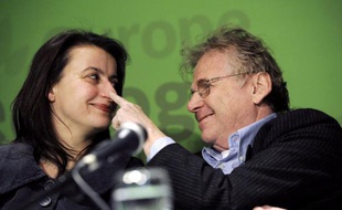 Le député écologiste européen Daniel Cohn-Bendit livre dans un entretien à paraître vendredi dans Libération un réquisitoire très dur contre Europe Ecologie-Les Verts, dont "l'image est devenue détestable", et contre la "chef de clan" Cécile Duflot, tout en menaçant de quitter EELV.