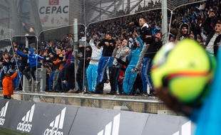 Les supporters de l'OM lors de la défaite contre Rennes au Vélodrome, le 18 mars 2016.