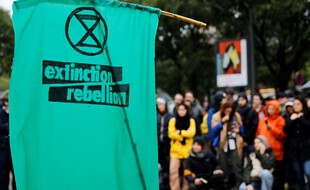 Len logo d'Extinction Rebellion lors d'une précédente manifestation à Paris. (archives)