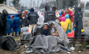 Des migrants à la frontière gréco-macédonienne le 24 février 2016