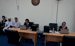 Des talibans ont assassiné mercredi un haut responsable de la commission électorale afghane dans le nord du pays, faisant craindre une nouvelle vague de violences à l'approche de la présidentielle d'avril, selon les autorités.