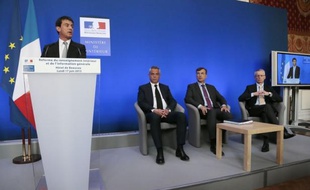 Un an après l'affaire Merah, où le renseignement avait été pointé du doigt pour ses "failles", le ministre de l'Intérieur Manuel Valls a annoncé lundi une réorganisation de la filière, transformant notamment la DCRI en une direction générale.