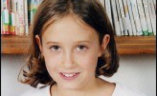 Quatre ans après la disparition d'Estelle Mouzin, 9 ans, à Guermantes (Seine-et-Marne) le 9 janvier 2003, les enquêteurs ne relâchent pas leurs efforts: tel est le message qu'est venu samedi faire passer le chef de la PJ de Versailles, à l'occasion d'un rassemblement organisé dans le village en mémoire de la fillette.