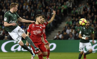 Ici opposé à Mihailo Ristic, Robert Beric s'est montré bien trop maladroit vendredi soir.