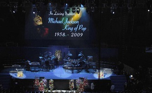 A l'intérieur du Staples Center, à Los Angeles, le jour de la cérémonie d'hommage à Michael Jackson