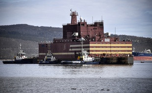 La centrale nucléaire flottante russe «Akademik Lomonossov» à Mourmansk, le 19 mai 2018.