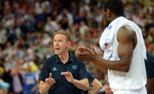 Vincent Collet et Pierre Vincent, respectivement sélectionneurs des équipes de France masculine et féminine de basket, devraient être reconduits à leur poste vendredi par la Fédération française (FFBB), a appris l'AFP jeudi de sources concordantes.