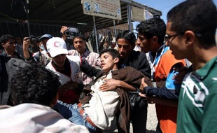 Au moins 19 Yéménites, des partisans et des adversaires du régime, ont été tuées dans la nuit de mardi à mercredi dans des violences à Sanaa et Taëz (sud-ouest), selon des sources médicales.