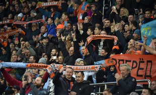 Les supporters du Shakhtar, ici lors du match face à Manchester City, en octobre, au stade Metalist de Kharkiv.
