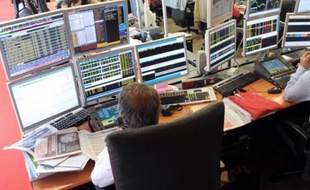 Les marchés financiers ont sanctionné jeudi l'annonce du projet de mariage entre le géant européen de l'aéronautique et de la défense EADS et le britannique BAE Systems, mettant en doute l'intérêt de l'opération et sa faisabilité eu égard à son caractère politiquement sensible.