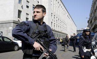 Un policier italien un tribunal de Milan