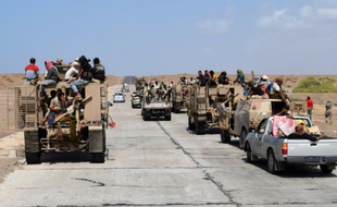 Les forces gouvernementales yéménites se dirigent le 1er octobre 2015 vers le détroit stratégique de Bab Al-Mandeb, par lequel transite une bonne partie du trafic maritime mondial