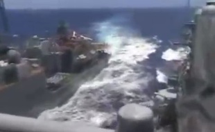 Selon Washington, le destroyer russe s'est approché à moins de 30 mètres du croiseur américain, le 7 juin 2019, en mer de Chine.