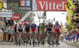 L'arrivée de la 4e étape du Tour de France à Villeneuve d'Ascq, dans le Nord.