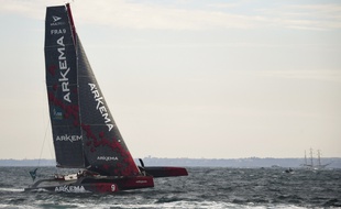 Le trimaran Arkema de Lalou ROucayrol a chaviré à 1.000 milles de la Guadeloupe.