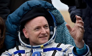 Scott Kelly après son atterrissage le 2 mars 2016 à Dzhezkazgan au Kazakhstan