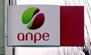 Le taux de chômage des immigrés, qui sont principalement ouvriers ou employés, est deux fois plus élevé que celui des non-immigrés, avec des différences selon les qualifications, le sexe et l'origine, souligne une étude de l'Insee réalisée en 2007 et publiée vendredi.
