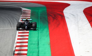 Le pilote Valtteri Bottas (Mercedes) partira en pole.