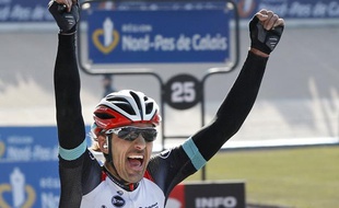 Le 7 avril 2913, le suisse Fabian Cancellara a remporté son 3e Paris-Roubaix.