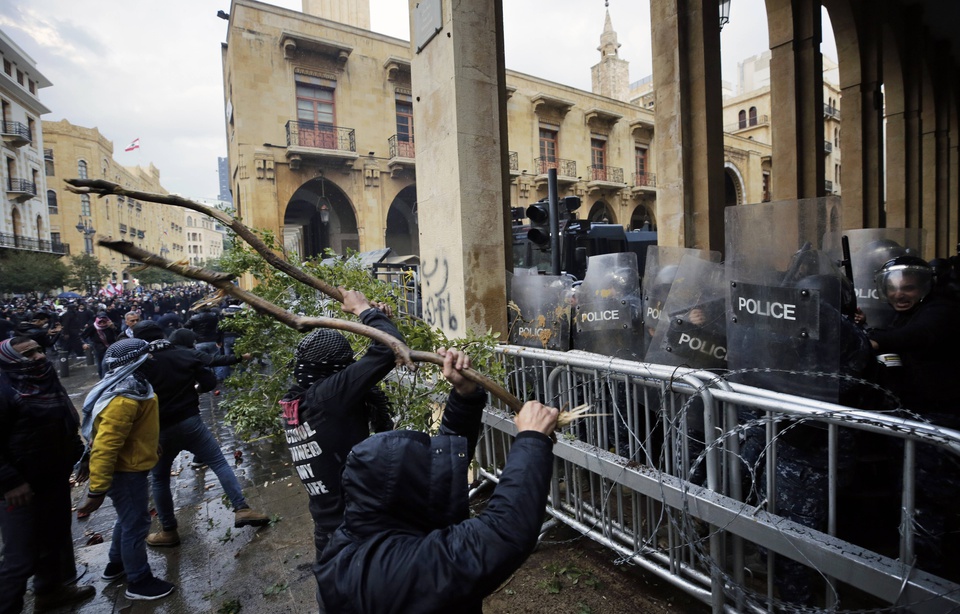 Le Monde En Face Liban Au Coeur Du Chaos Liban : Près de 400 blessés dans des heurts entre manifestants et