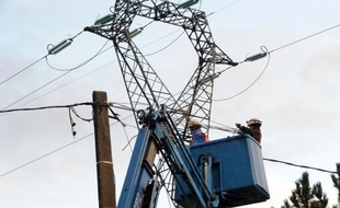 Plus d'un millier de foyers étaient privés d'électricité lundi dans le Sud-Ouest de la France, surtout au Pays basque et en Gironde, à l'issue d'une nuit de vents violents, jusqu'à 110 km/h, qui ont notamment écourté le salon nautique du Grand Pavois à La Rochelle.