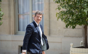 Arnaud Montebourg rejoint une réunion avec François Hollande et General Electric, le 20 juin 2014.