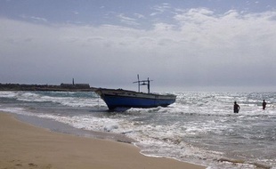 30 septembre 2013: Un bateau transportant 200 migrants accoste en Sicile.