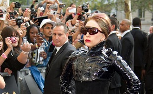 Lady Gaga sur les Champs-Elysées à Paris, le dimanche 23 septembre 2012.