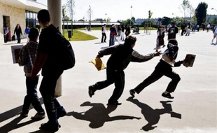 Les APS seront recrutés au niveau bac + 2