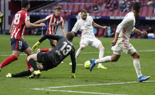 Karim Benzema égalise lors du derby madrilène et l'Atlético et le Real, le 7 mars 2021.