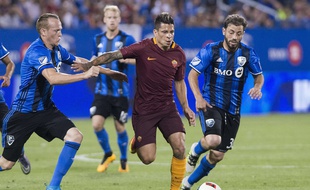 Juan Iturbe (au centre), ici au Canada lors d'un match amical le 3 août dernier face à Montreal. Graham Hughes/The Canadian Press via AP