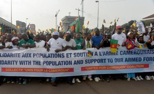 Des Camerounais prennent part à une manifestation anti-Boko Haram à Yaoudé, le 28 février 2015