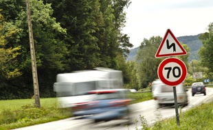 Une route limitée à 70 km/h. Illustration.