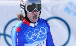 Julien Lizeroux, double médaillé d'argent aux Mondiaux-2009 de ski alpin, va reprendre le ski vendredi à Tignes (Savoie) près de deux ans après avoir été forcé de quitter les pistes pour des problèmes au genou gauche, a annoncé la Fédération française de ski (FFS).