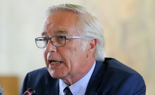 Election de Francois Rebsamen (Ancien ministre du Travail) en tant que maire de Dijon.