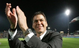 L'entraîneur de Lille Rudi Garcia le 10 mai 2008, à l'époque où il entraînait le Mans.Il s'est officiellement engagé avec Lille à la suite du départ de Claude Puel à Lyon.