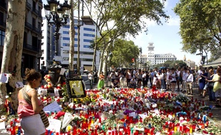 Recueillement et hommages sur les Ramblas après le double attentat à Barcelone et Cambrils, le 20 août 2017.