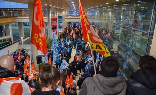 Illustration de la grève à la Gare de Lyon, le 31 mars 2016.