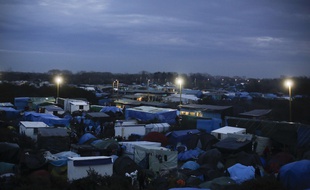 Les centaines de tentes de la jungle de Calais.